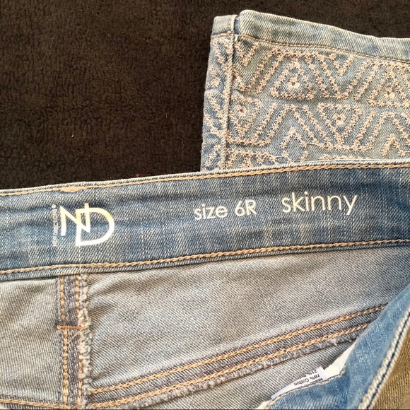 New Directions Skinny Capris - Picture 7 of 16